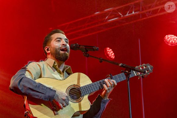Une nouvelle organisation de vie, plus posée, loin de ses années passées sur les routes, qui lui permet notamment de respecter le rythme de l'école des enfants.

Concert de Kendji Girac a Dieppe (76) le 29 juillet 2025 - Photo par Tesson/ANDBZ/ABACAPRESS.COM