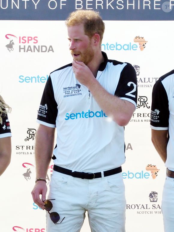 Elle avait même pour projet que le couple et leurs enfants se rendent en Afrique.

Le Prince Harry à la Coupe ISP Hanz de Sentebale à Windsor au Royaume-Uni, le 26 juillet 2018.

Photo : Agence / Bestimage