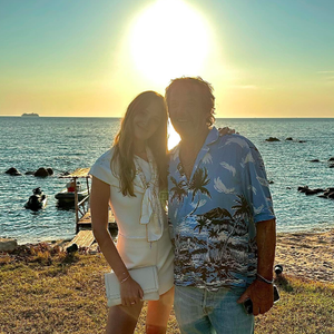 Jean-Luc Reichmann et sa fille Rosalie Reichmann sur une plage, photo publiée le 31 juillet 2023.