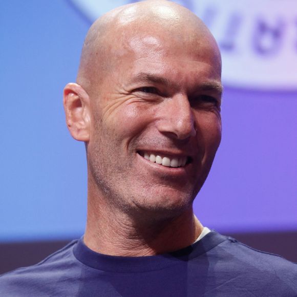 "Tu nous manques tonton", a-t-il ainsi écrit en postant une photo de lui aux côtés du frère de son père

Zinédine Zidane - Cérémonie de remise des prix des Ambassadeurs ELA et lancement de la nouvelle campagne "Mets tes baskets et bats la maladie" à la Cité des Sciences et de l'Industrie à Paris. Le 7 juin 2023.
© Christophe Clovis / Bestimage