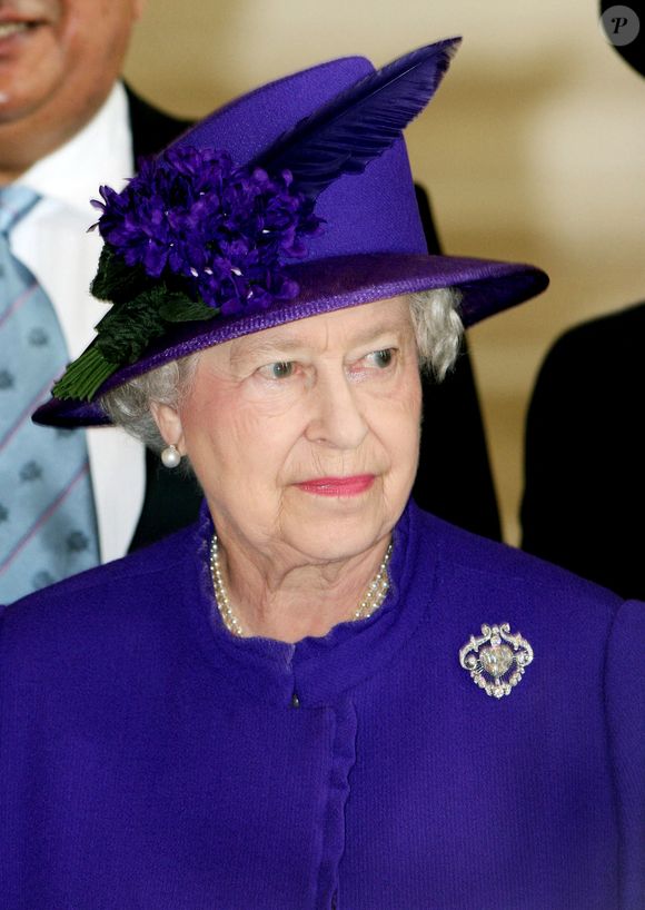 Archives - La reine Elizabeth II d'Angleterre et le prince Philip, duc d'Edimbourg, assistent à une commémoration du 90e anniversaire de la bataille de Passchendaele à Ypres (Belgique), le 12 juillet 2007, en présence du roi Albert et de la reine Paola de Belgique, du prince Philippe et de la princesse Mathilde de Belgique. Royalportraits Europe / Bernard Rubsamen / Bestimage