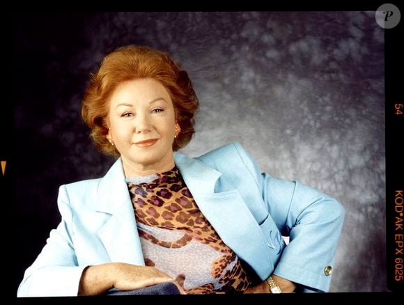 La propriété dispose également d’un complexe médical privé, d’un salon de coiffure et d’un tunnel de livraison surnommé “le métro”.

Archives - Portrait de Nadine de Rothschild. Le 29 avril 1994
© Cédric Perrin / Bestimage