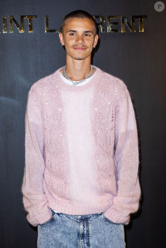 “Il n'y a jamais eu d'autre relation entre nous qu'une amitié à l’école à l'âge de 16 ans”, ajoute l’ex de Romeo Beckham

Romeo Beckham - People au photocall du défilé Saint-Laurent Prêt-à-porter Automne/Hiver 2022/2023 dans le cadre de la Fashion Week de Paris, France, le 1er Mars 2022.
© Olivier Borde /Bestimage