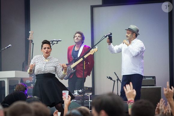 Anna Chedid, Matthieu Chedid et Louis Chedid sur scène lors de la Fête de l'Humanité à La Courneuve, banlieue parisienne, France, le 13 septembre 2015. La Fête de l'Humanité est un événement politique et un festival de musique organisé par le Parti communiste français (PCF). Photo by Audrey Poree/ ABACAPRESS.COM