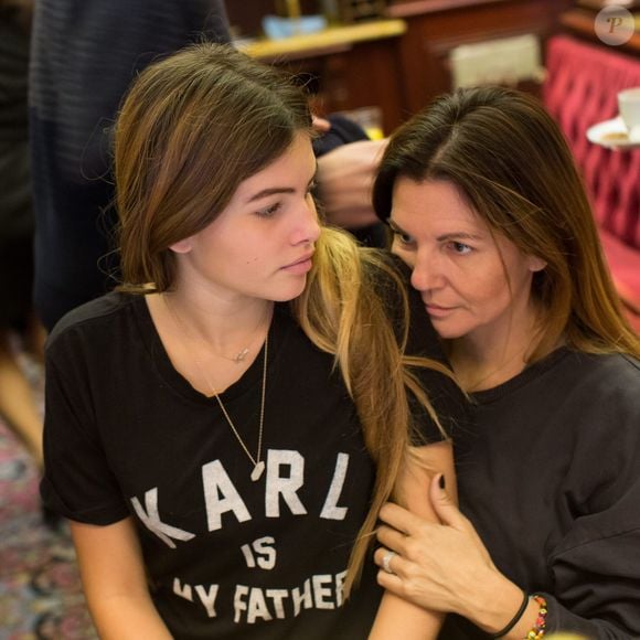 Exclusif -  Thylane Blondeau et sa mère Véronika Loubry pendant le petit déjeuner avant de rejoindre le cinéma avant de se rendre à l'avant-première du film "Belle et Sébastien : l'aventure continue" au Gaumont Opéra à Paris, le 29 novembre 2015. © Romuald Meigneux / Bestimage