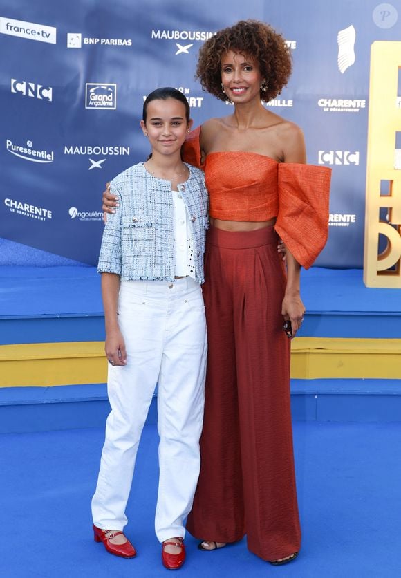 Sonia Rolland et sa fille Kahina qui joue aussi sa fille dans son film "Un destin inattendu" - Arrivées sur le tapis bleu de la 16ème édition du festival du film francophone de Angoulême le 24 août 2023. © Coadic Guirec / Bestimage