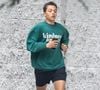 On a pu voir l'adolescent musclé et presqu'aussi grand que son père
Knox Pitt fait un jogging à Los Feliz ©Backgrid USA / Bestimage