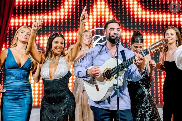 Au cours de la soirée, Kendji Girac est monté sur scène afin d'assurer une performance musicale pour les convives.

Eva Longoria et Kendji Girac lors du XIV Global Gift Gala Cannes 2026, le 20 mai 2026, à Cannes, France. © Europa Press/Bestimage