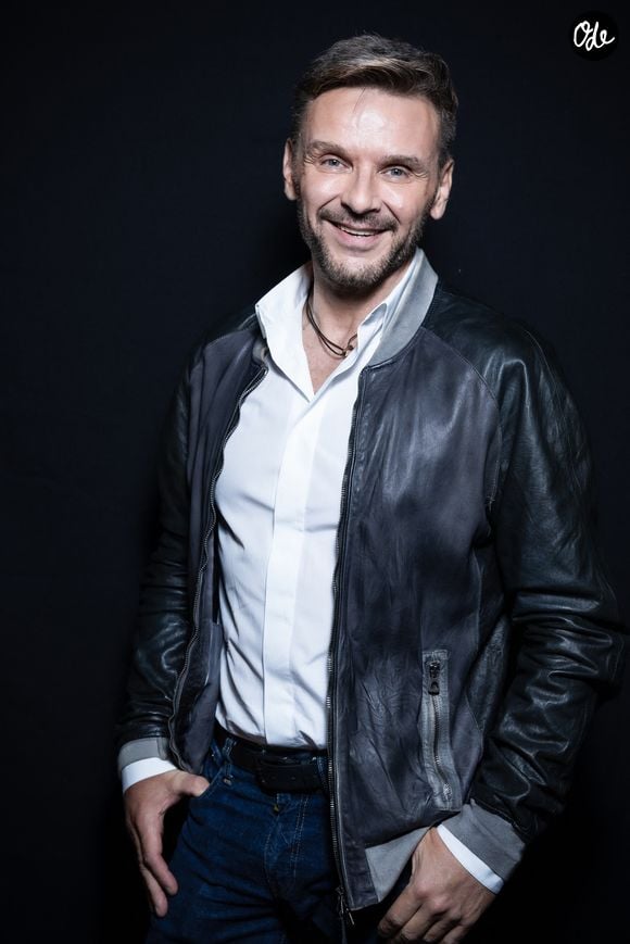 Exclusif - Jeanfi Janssens en backstage de l'enregistrement de l'émission "La Boîte à secrets", présentée par F.Bollaert et diffusée le 16 octobre sur France 3, à Paris, France, le 29 septembre 2026. © Cyril Moreau/Bestimage