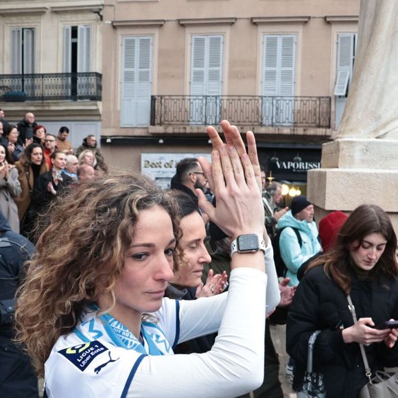 En direct du plateau de son émission "Salon VIP", diffusée sur BeIN Sport ce mercredi 28 janvier, elle a livré un témoignage d’une rare intensité, empreint de dignité et d’émotion.

Olivia Courbis (fille de R.Courbis) - Obsèques de Rolland Courbis en l'église des Réformés à Marseille, France, le 17 janvier 2026. © Adrien Pittore/PsnewZ/Bestimage