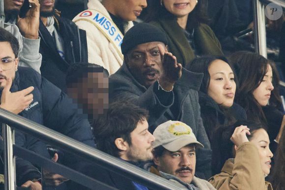 Harry Roselmack et son fils Leroy avaient fait le déplacement pour ce match

Harry Roselmack et son fils Leroy dans les tribunes lors du match de Ligue Des Champions 2024-2025 (LDC) "PSG - Brest (7-0)" au Parc Des Princes, le 19 février 2025.
© Cyril Moreau/Bestimage