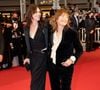 Jane Birkin (habillée en Céline) et sa fille Charlotte Gainsbourg - Montée des marches du film «Jane par Charlotte» lors du 74ème Festival International du Film de Cannes. Le 7 juillet 2021
© Borde-Jacovides-Moreau / Bestimage