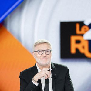 Laurent Ruquier lors de l'émission « 20h de Ruquier » diffusée sur BFMTV à Paris, en France, le 27 septembre 2023. Photo : Eliot Blondet/ABACAPRESS.COM