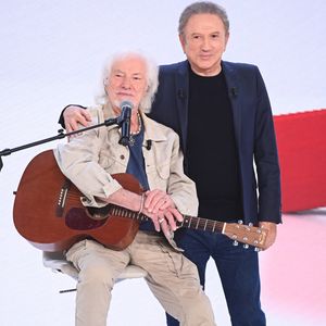 Hugues Aufray et Michel Drucker lors de l'enregistrement de l'émission "Vivement dimanche" à Paris, France, le 9 septembre 2025 et diffusée le 12 octobre 2025 sur France 3. © Guillaume Gaffiot/Bestimage