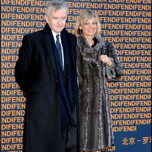 Selon nos confrères de "Nice-Matin", le président-directeur général de LVMH possède une maison personnelle qui est "une enclave exclusive de 200 hectares située sur la presqu'ile du cap Saint-Pierre"

Bernard et Hélène Arnault - soirée Fendi à Bejing en Chine SGP / BESTIMAGE