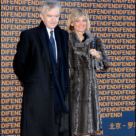 Selon nos confrères de "Nice-Matin", le président-directeur général de LVMH possède une maison personnelle qui est "une enclave exclusive de 200 hectares située sur la presqu'ile du cap Saint-Pierre"

Bernard et Hélène Arnault - soirée Fendi à Bejing en Chine SGP / BESTIMAGE