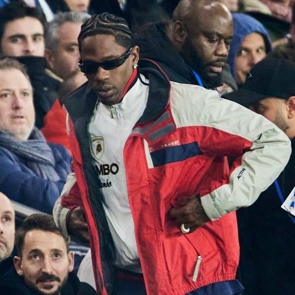 Le rappeur américain Travis Scott était lui aussi dans les tribunes pour ce match

Travis Scott - Célébrités assistent au match de Ligue des champions entre le PSG et Manchester City (4-2) au Parc des Princes à Paris le 22 janvier 2025. © Cyril Moreau/Bestimage