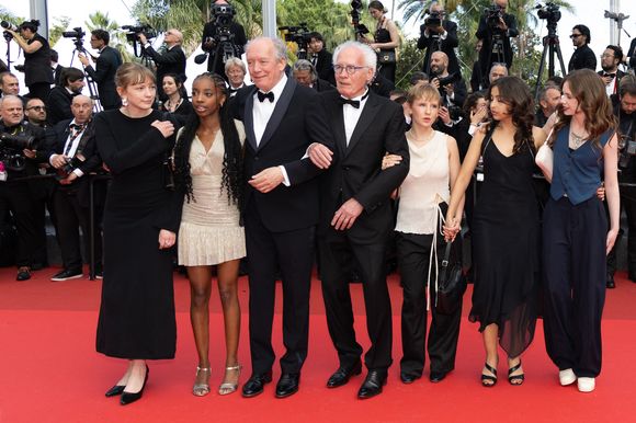 Elsa Houben, Lucie Laruelle, Luc Dardenne, Jean-Pierre Dardenne, Janaïna Halloy, Samia Hilmi, Babette Verbeek - Montée des marches de la cérémonie de clôture du 78ème Festival International du Film de Cannes, au Palais des Festivals à Cannes. Le 24 mai 2025
© Olivier Borde/ Bestimage