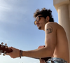 En novembre 2024, ce dernier a sorti un projet solo intitulé "Liquide fleur mix", composé de six titres. 

Manolo Nicolini, le fils de Bénabar