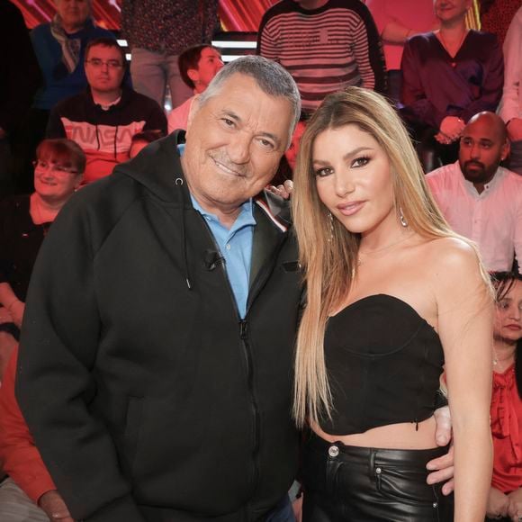 Exclusif - Jean-Marie Bigard et sa femme Lola Marois - Enregistrement de l'émission "La Grosse Rigolade" présentée par C.Hanouna le 1er décembre qui sera diffusée à 21h10 sur C8 le Jeudi 8 décembre 2022 qui réunira les experts de la blague pour une soirée 100% Darka. © Jack Tribeca / Bestimage