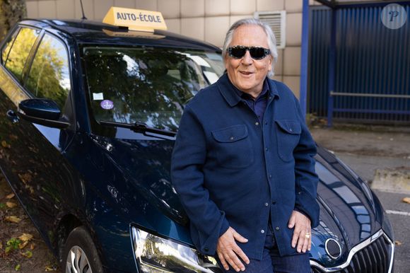Exclusif - Gilbert Montagne lors du tournage de l'émission "Panique au grand magasin" diffusée le 15 décembre 2025 sur TF1. © Cyril Moreau/Bestimage