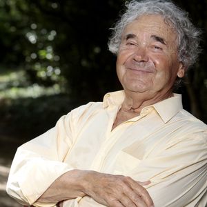 Pierre Perret lors de la 20e édition de la séance de dédicaces « Forêt des Livres » à Chanceaux-près-Loches, près de Tours, en France, le 30 août 2015. Photo : VIM/ABACAPRESS.COM