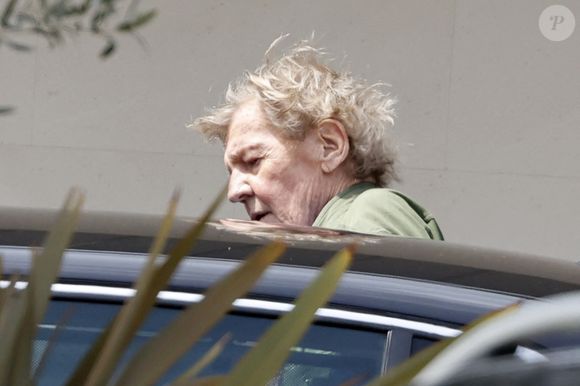 A 71 ans, le prince a enfin pu rentrer chez lui !
Après plusieurs semaines d'hospitalisation, le prince Ernst-August de Hanovre quitte l'hôpital Ruber International à Madrid, le 21 avril 2025. Europa Press / Bestimage