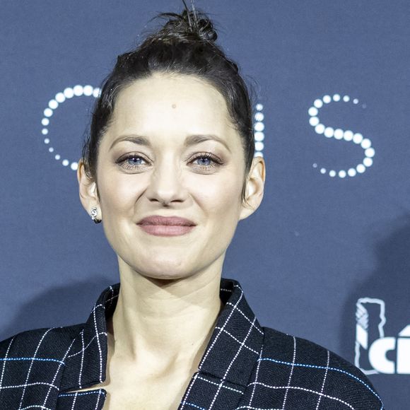 Marion Cotillard au photocall du dîner César Révélations 2024 à L'Élysée Montmartre à Paris le 15 janvier 2024. © Olivier Borde / Bestimage