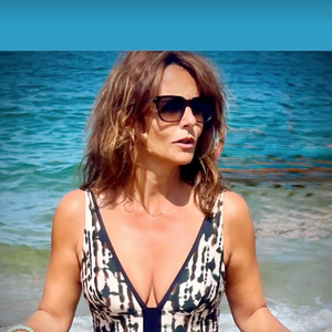 Story Instagram de Faustine Bollaert en vacances à la plage ce dimanche 17 août.