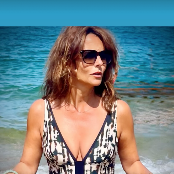 Story Instagram de Faustine Bollaert en vacances à la plage ce dimanche 17 août.