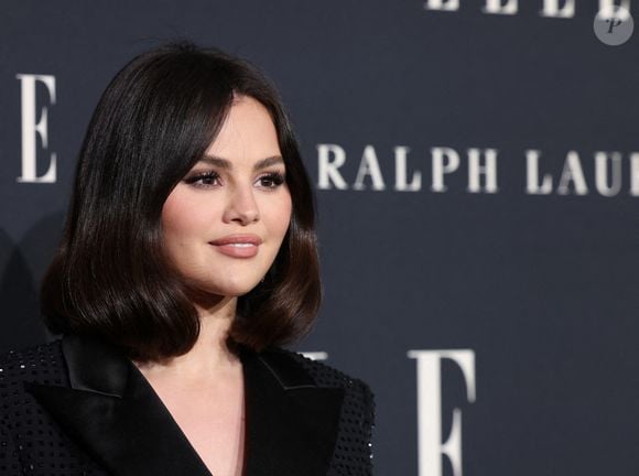 Elle y dévoile une série d'adorables photos, mais surtout un cliché de son impressionnante bague !

Selena Gomez arrive à la célébration des femmes d'Hollywood organisée par ELLE au Four Seasons Hotel - Los Angeles at Beverly Hills le 19 novembre 2024 à Los Angeles, CA, États-Unis. Photo by Mark Von Holden/AFF/ABACAPRESS.COM