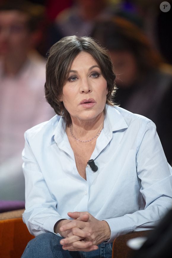 Exclusif - Mathilde Seigner lors de l'enregistrement de l'émission "Famille je vous aime" présentée par Michel Drucker et qui sera diffusée le vendredi 29 mai sur France 3, à Paris, France, le 4 décembre 2025. © Gaffiot-Perusseau/Bestimage