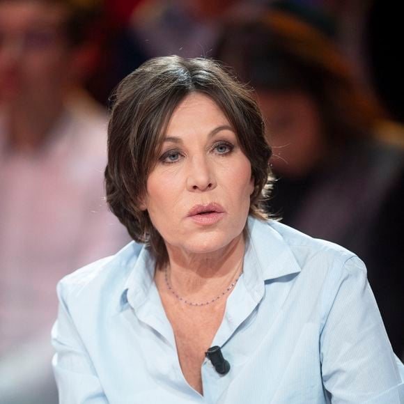 Exclusif - Mathilde Seigner lors de l'enregistrement de l'émission "Famille je vous aime" présentée par Michel Drucker et qui sera diffusée le vendredi 29 mai sur France 3, à Paris, France, le 4 décembre 2025. © Gaffiot-Perusseau/Bestimage