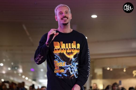 Exclusif - M Pokora en concert avec la radio NRJ dans la galerie commerciale du centre Leclerc Saint-Médard-en-Jalles prés de Bordeaux, le 15 mars 2023. Le chanteur a donné un interview, pris quelques selfies avec ses fans et a signé des autographes. 
© Pzatrick Bernard / Besstimage.