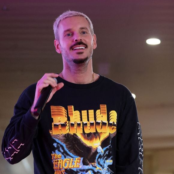 Exclusif - M Pokora en concert avec la radio NRJ dans la galerie commerciale du centre Leclerc Saint-Médard-en-Jalles prés de Bordeaux, le 15 mars 2023. Le chanteur a donné un interview, pris quelques selfies avec ses fans et a signé des autographes. 
© Pzatrick Bernard / Besstimage.