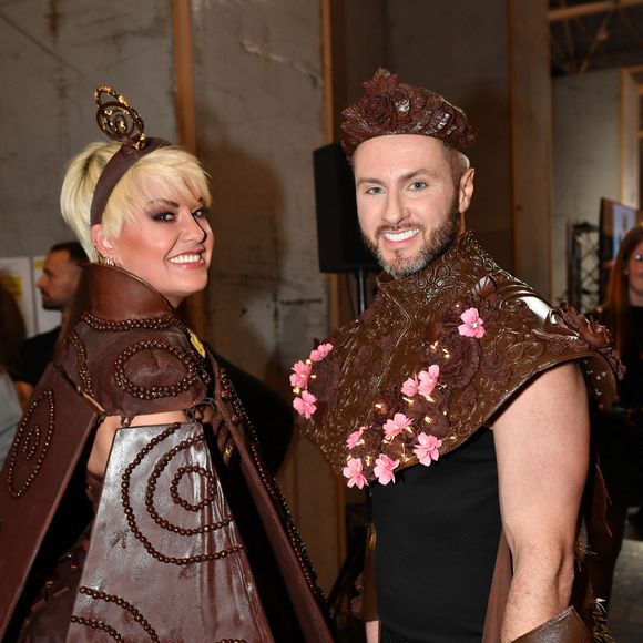 Katrina Patchett, Christian Millette - Backstage et défilé d'ouverture du salon du chocolat 2023 à Paris porte de Versailles en faveur de l’association Mécénat Chirurgie Cardiaque le 27 octobre 2023.

© Veeren / Perusseau / Bestimage