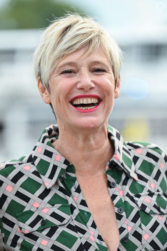 Elle décrit une grande fatigue mentale et physique liée à ce fonctionnement qu’elle découvre tardivement.

Maitena Biraben - Photocall lors du Festival de la Fiction de La Rochelle. Le 15 septembre 2021