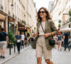Le bermuda en lin est idéal pour l’été avec un style léger et minimaliste

Tendance du bermuda.