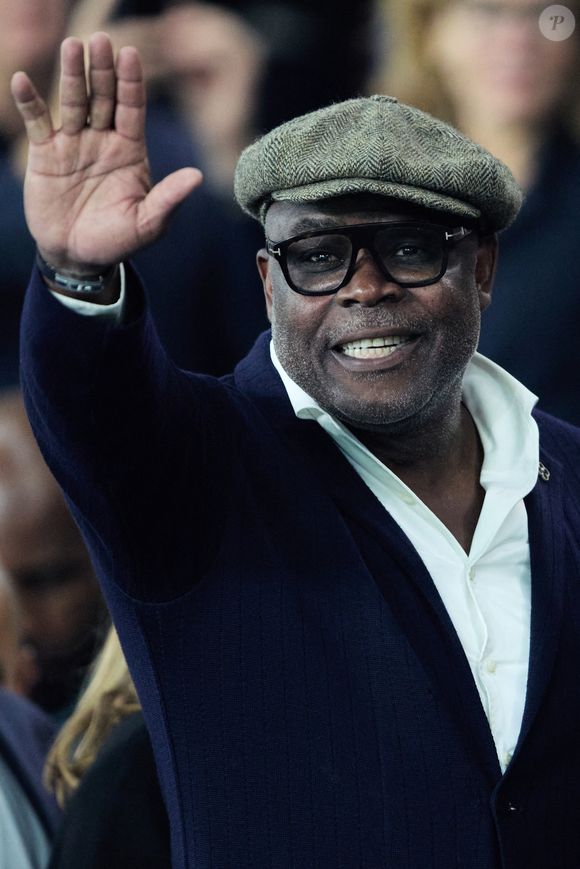 Basile Boli - People dans les tribunes lors du match de football Ligue 1 Uber Eats opposant le PSG à l'OM (4-0) au Parc des Princes à Paris le 24 septembre 2023. © Cyril Moreau/Bestimage