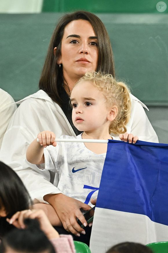Erika Choperena, épouse d'Antoine Griezmann, assiste au match Tunisie-France de la Coupe du monde de la Fifa, Qatar 2022, au stade Education City de Doha, au Qatar, le 30 novembre 2022. Photo Laurent Zabulon/ABACAPRESS.COM