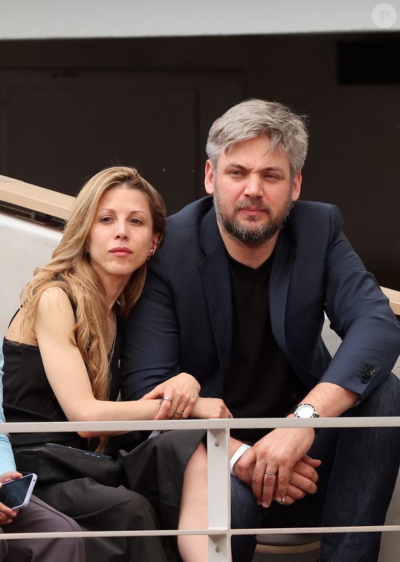 Tristane Banon et son mari Pierre Lefèvre dans les tribunes (night session) lors des Internationaux de France de Tennis de Roland Garros 2025, le 31 mai 2025 à Paris. 
© Dominique Jacovides / Bestimage