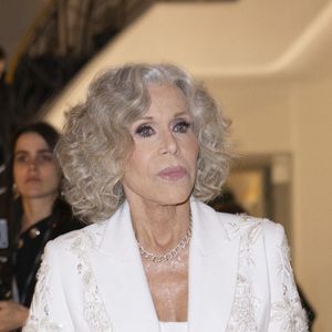 L’ancienne reine du fitness soulève toujours des poids et fait des squats.

Jane Fonda assiste au dîner « Women of Worth » organisé par L'Oréal Paris à l'Hôtel Martinez dans le cadre du 79e Festival de Cannes, le 13 mai 2026 à Cannes. 

Photo par Marco Piovanotto/ABACAPRESS.COM