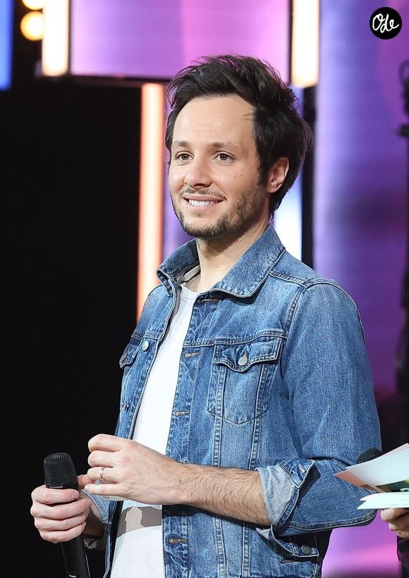 Vianney - Les personnalités se mobilisent lors de la 37ème édition du Téléthon sur le plateau de France 2, avec pour parrain Vianney. Le 8 décembre 2023. © Coadic Guirec / Bestimage