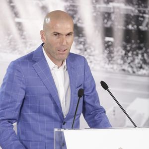 Pour sa première apparition sous ses nouvelles couleurs, Elyaz Zidane a choisi d'abandonner le nom de son père

Zinédine Zidane - Zinédine Zidane devient l'entraineur du Real de Madrid et remplace ainsi Rafael Benítez à Madrid en Espagne le 4 janvier 2015. 
Crédit : GTRES / BESTIMAGE