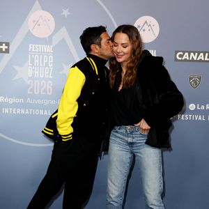 L'humoriste était là pour faire la promotion du Marsupilami. Et sur le tapis rouge il a multiplié les gestes tendres envers sa femme. 

Jamel Debbouze et sa femme Mélissa Theuriau - Tapis rouge lors du 29ème Festival International du Film de Comédie de l'Alpe d'Huez le 21 Janvier 2026. © Dominique Jacovides/Bestimage