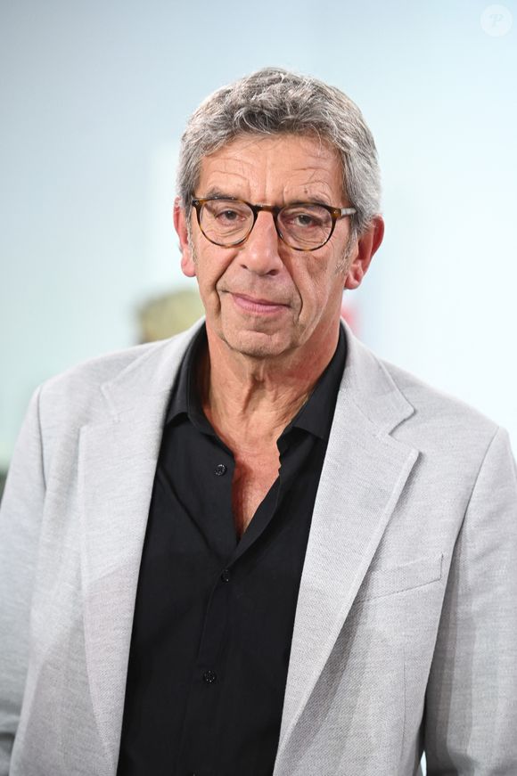 Exclusif - Michel Cymes - Enregistrement de l'émission "Vivement dimanche" aux studios Rive Gauche, présentée par M.Drucker et diffusée le 5 octobre 2025 sur France 3.
Guillaume Gaffiot/Bestimage