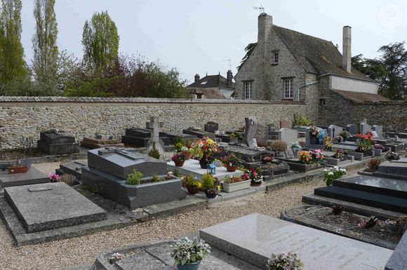 La tombe de Romy Schneider à Boissy-sans-Avoir le 3 mai 2013.
Bestimage