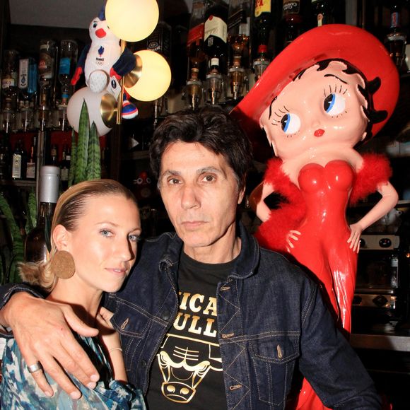 Exclusif - Jean-Luc Lahaye et sa compagne Paola lors d'une soirée à la brasserie "Chez Nanou " dans le quartier Montmartre à Paris le 28 juin 2024.

© Baldini / Bestimage