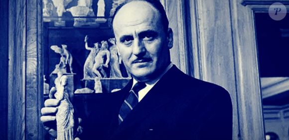 Cette propriété, qui recherche actuellement un acquéreur, a jadis appartenu à Pierre Balmain, le fondateur de l'emblématique maison Balmain disparu en 1982. 

Pierre Balmain, le fondateur de la prestigieuse maison de couture Balmain - Capture d'écran : YouTube Business Chronicles