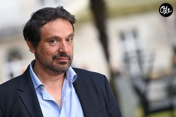 Au moment de recevoir le trophée, Valérie Bonneton a tenu à rendre hommage à Bruno Salomone, son ancien partenaire dans la série, mort le 15 mars dernier à l'âge de 55 ans.

Bruno Salomone lors du festival du film francophone d'Angoulême, le 29 août 2024. © MPP / Bestimage